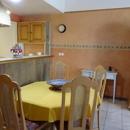 Les Baumelles Apartment